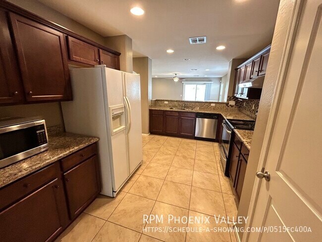 Building Photo - 4 Bed / 2 Bath Single Level Phoenix Home
