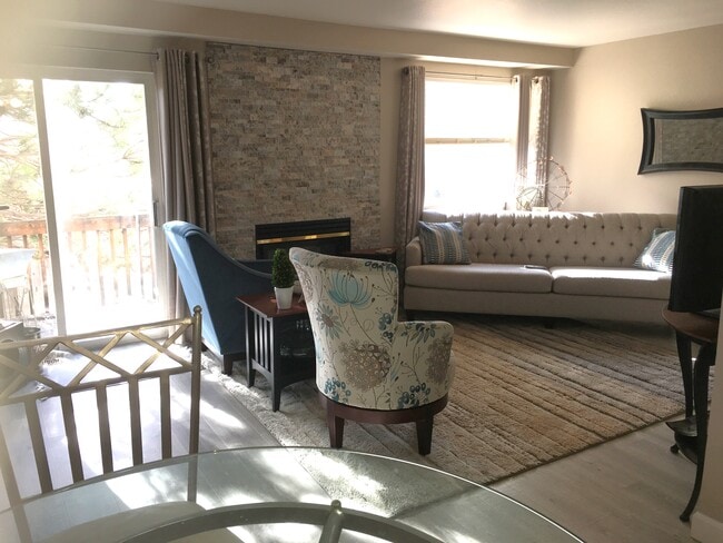 Building Photo - 927 Parker Dr