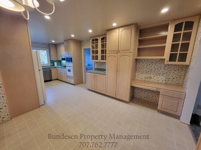 Foto del edificio - 460 Piezzi Ln