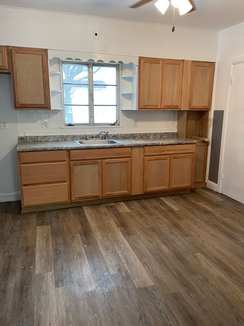 1300 E 188th St Cleveland, OH 44110 – photo 2