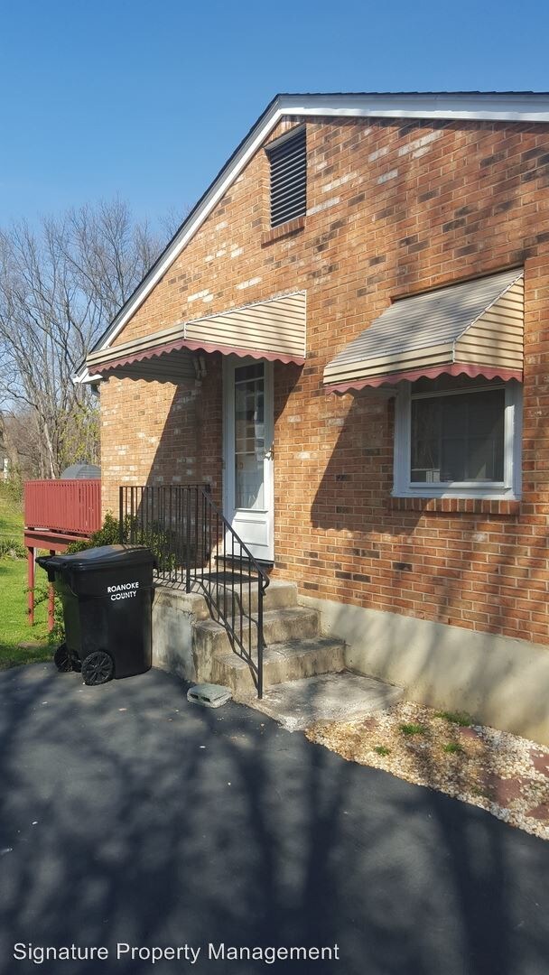 Building Photo - 3 br, 1.5 bath House - 304 Clubhouse Drive