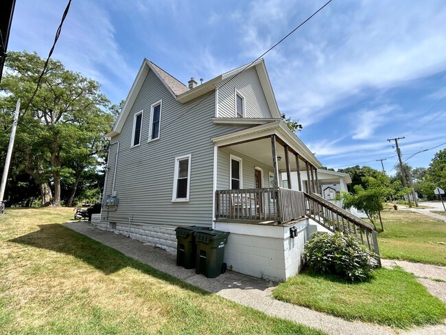 Building Photo - 1410 8th St