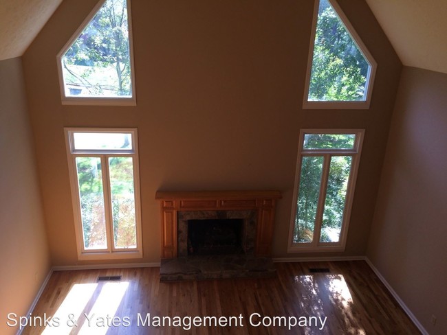 Building Photo - 111 Lismore Dr
