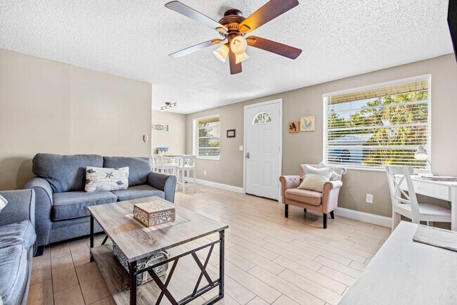 Foto del edificio - 208 Peacock Ln