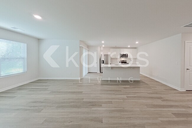 Building Photo - 137 Inez Ave