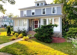 Building Photo - 306 Soundview Ave