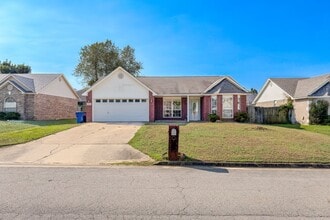 Building Photo - 604 Chateau Dr