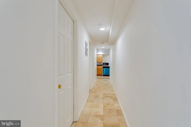 Foto del edificio - 301 Loureiro Ln