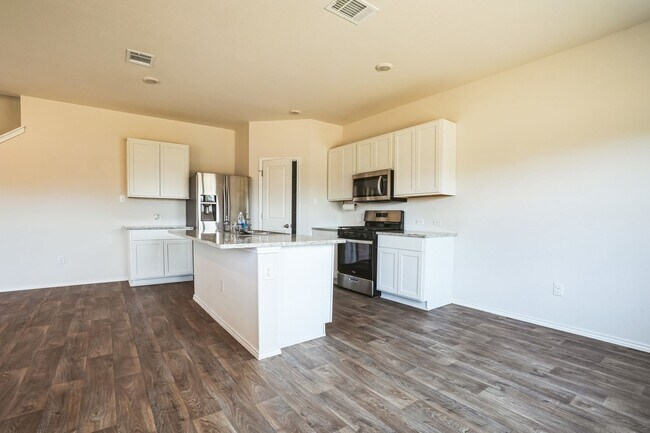 Foto del edificio - 4 Week Free Move-In Special! Spacious 3-Bed, 2.5-Bath Retreat Just Minutes from San Antonio