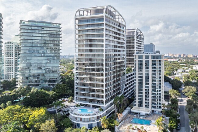 Vista adicional del edificio - Mr. C Residences