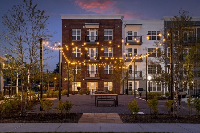 European Garden - Borough 33 Apartments