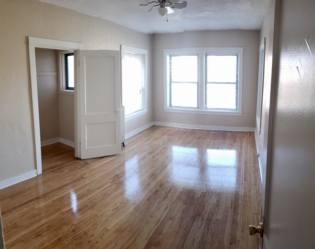 Building Photo - 138 E 155th St