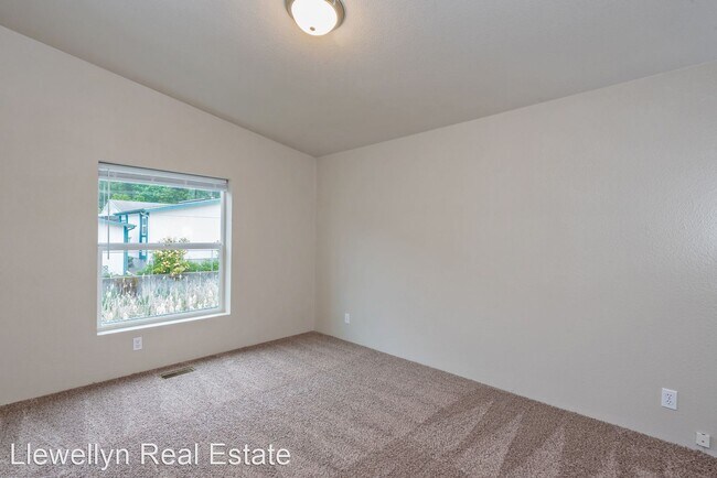 Building Photo - 15400 Southeast 155th Place