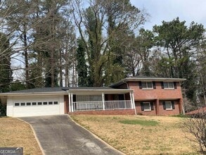 Building Photo - 2449 Woodhill Ln