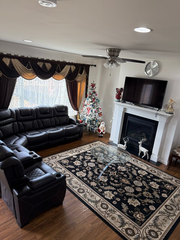 Building Photo - 352 Reserve Ln