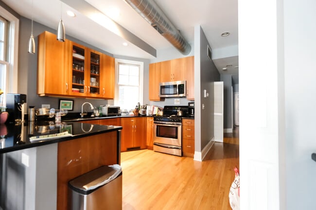 Building Photo - 3530 N Reta Ave