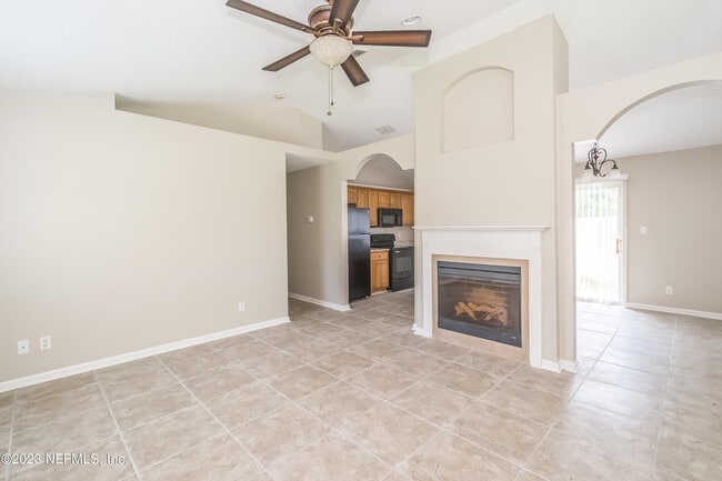 Building Photo - 10715 Ogalla Ave