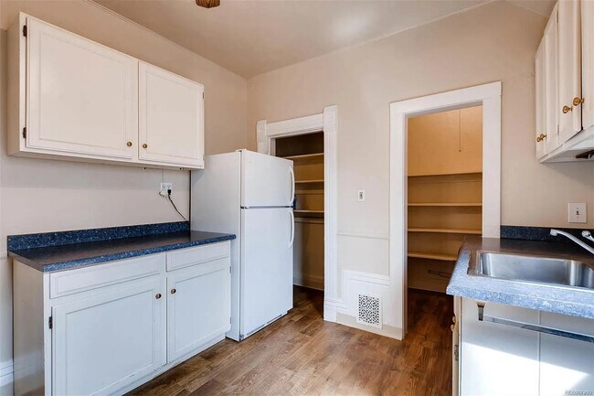 Building Photo - 156 S Lincoln St