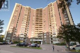 Building Photo - 5-515 Vicora Linkway
