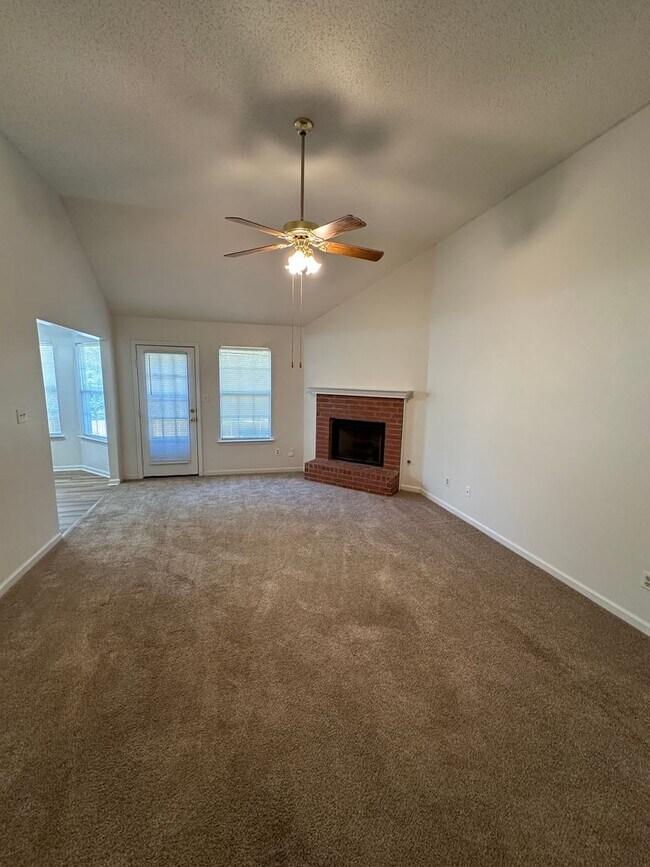 Foto del edificio - Adorable 3 BR/ 2 BA in Richwood!