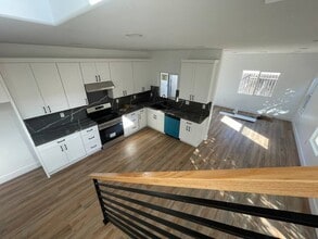 Building Photo - 540 W Elm Ave