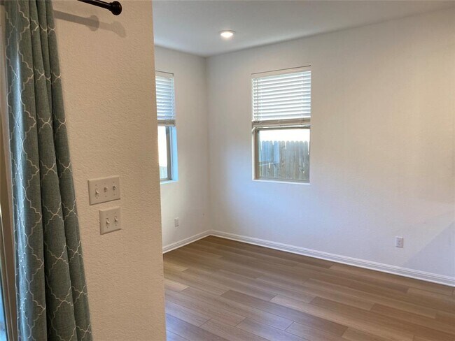 Building Photo - 115 Lyrebird Ln
