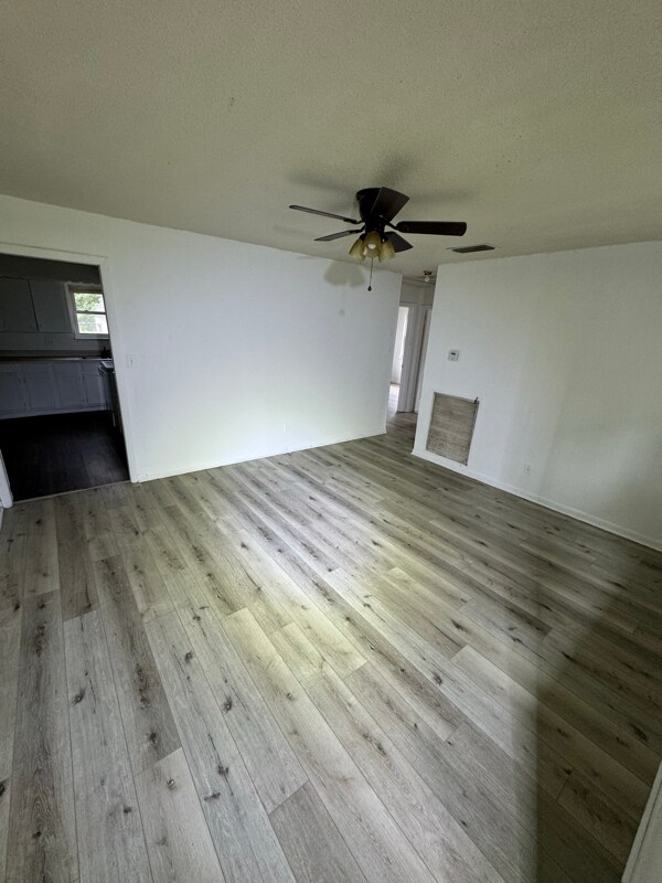 Foto del edificio - 1317 Hendrix Dr