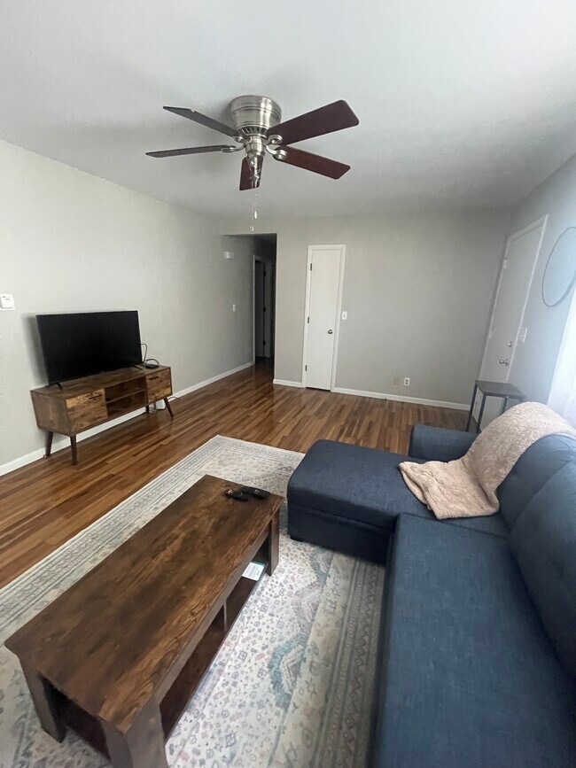 Foto del edificio - 1024 N Jefferson St