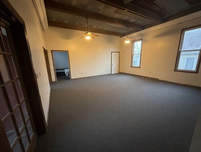 Foto del edificio - 302 S Mayne St