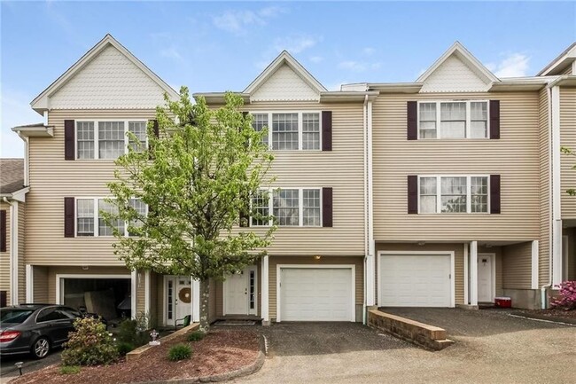 Building Photo - 2720 State St