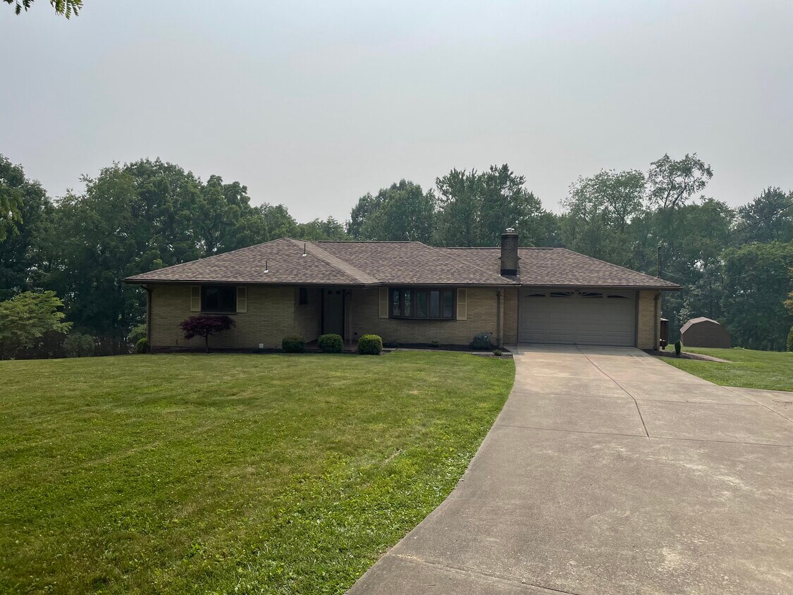 Primary Photo - 19 Plainview Dr