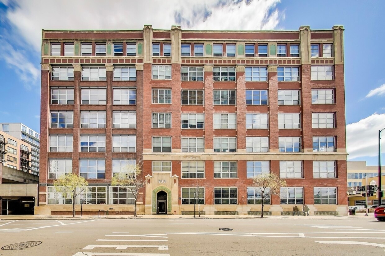 Primary Photo - 333 S Desplaines St