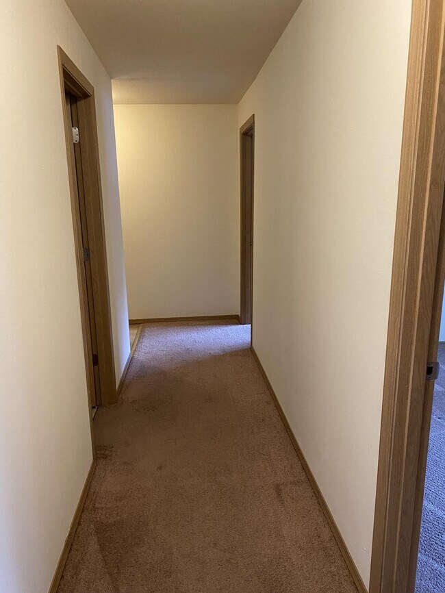 Building Photo - 2726 60 Ave SW - 2 bedrooms