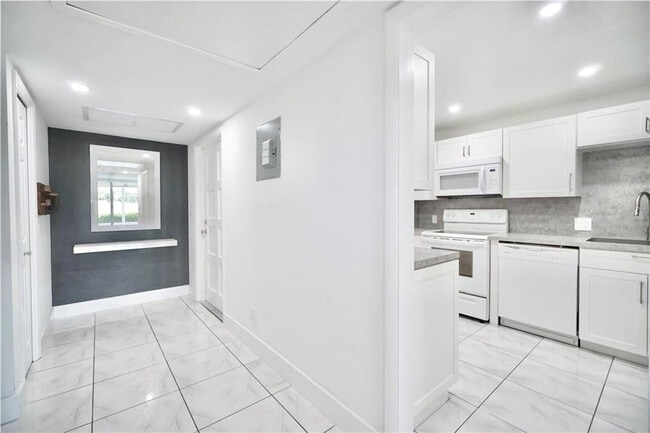 Building Photo - 2651 S Course Dr