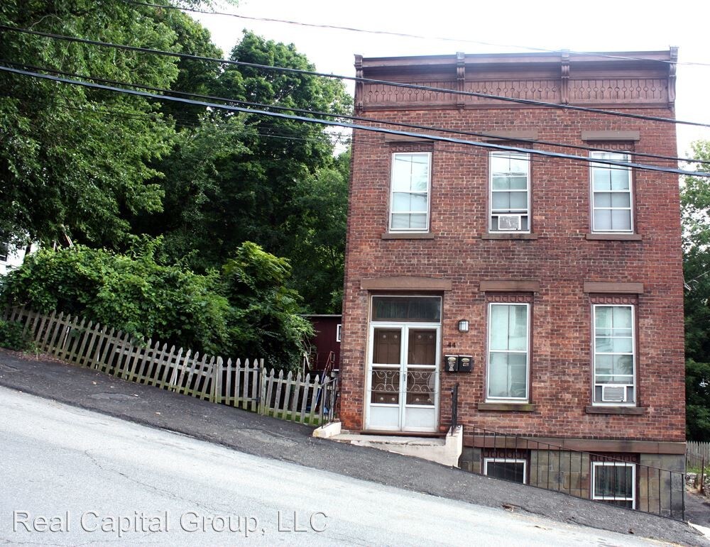 Primary Photo - 44 Christie St