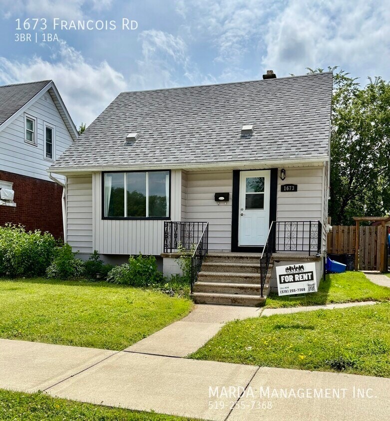 Primary Photo - 3 BED 1 BATH EAST SIDE BUNGALOW PLUS HYDRO...