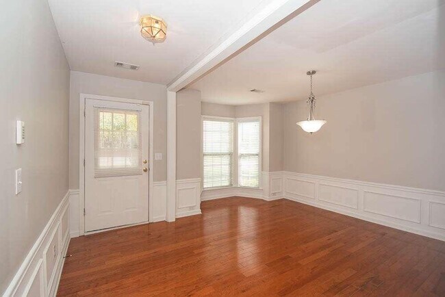 Building Photo - 4003 Maple Ridge Ln NW