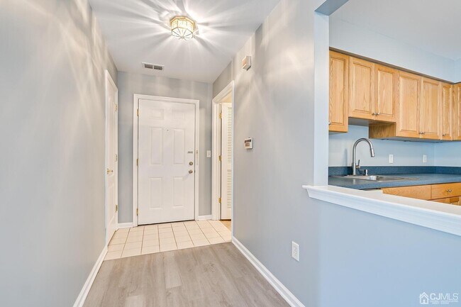 Building Photo - 914 Cedar Ct