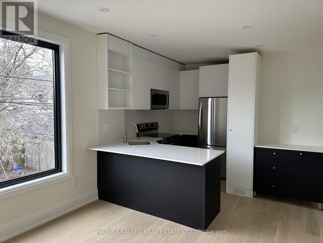 Building Photo - 58 Kenwood Ave