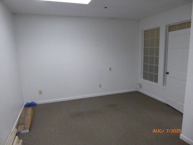 Photo - 10116 Main St Apartment