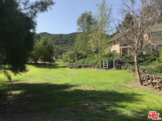 Foto del edificio - 30550 Mulholland Hwy