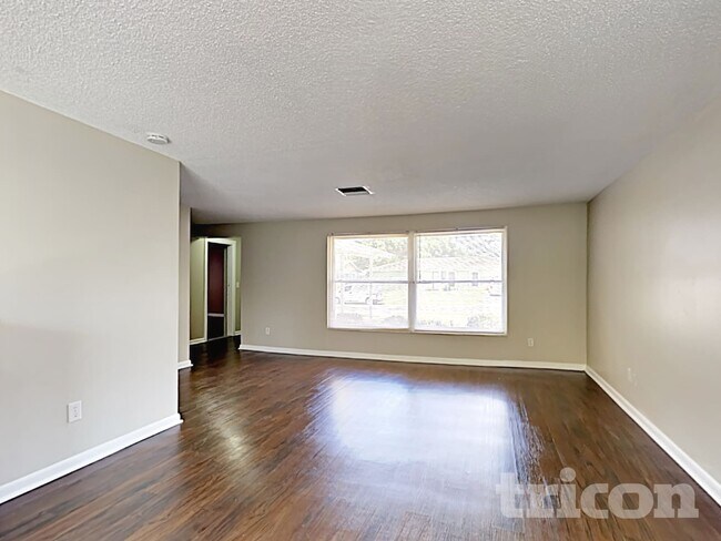 Foto del edificio - 8508 Woodhurst Dr