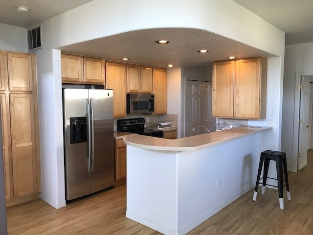 Building Photo - Charming Ranch Style 2 bedroom, 2 bathroom...