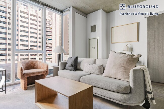 Building Photo - 215 W Lake St