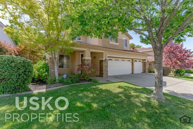 Foto del edificio - "Spacious 4-Bedroom Retreat with 2.5 Baths...