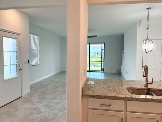 Foto del edificio - 3/2.5 TOWNHOUSE LORRAINE LAKES No deposit ...