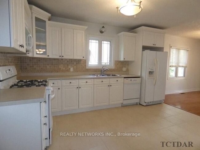 Building Photo - Charming 3 Bedroom Detached Home – $2,249/...