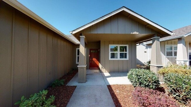 Building Photo - 1372 SE Newgate Dr