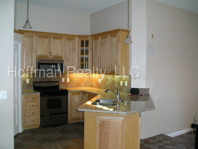 Building Photo - 3-Bed, 2-Bath Condo on Harbor Island