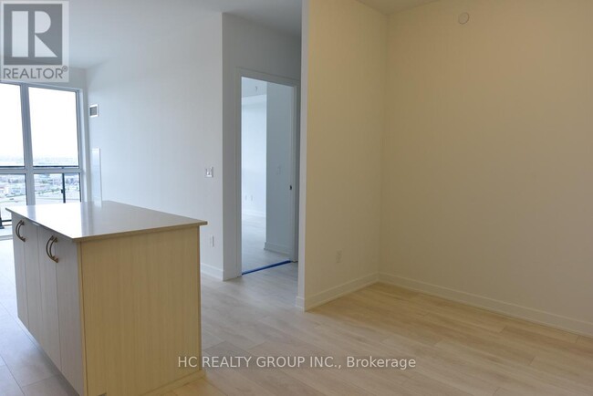 Building Photo - 4655-4655 Glen Erin Dr